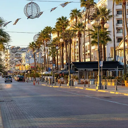 The Colonial Отель