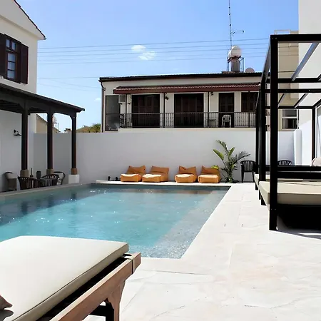The Colonial Hotell