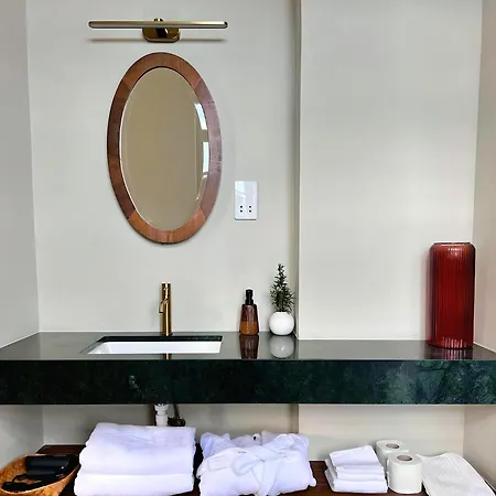 The Colonial Hotel 5*